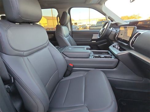 New 2025 Ford Expedition Active image 10