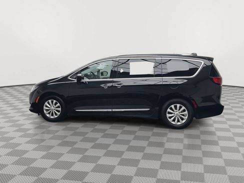 Used 2019 Chrysler Pacifica Touring-L FWD image 35