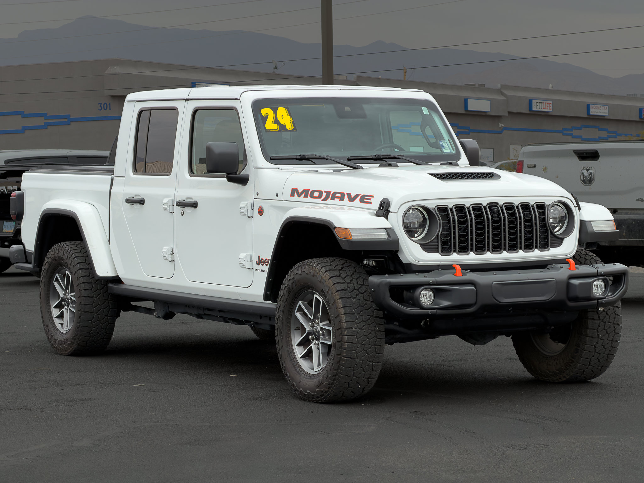 Used 2024 Jeep Gladiator Mojave AWD/4WD image 7