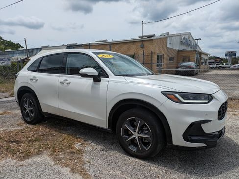 Used 2023 Honda HR-V EX-L image 2