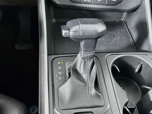 Used 2025 Kia Carnival FWD image 25