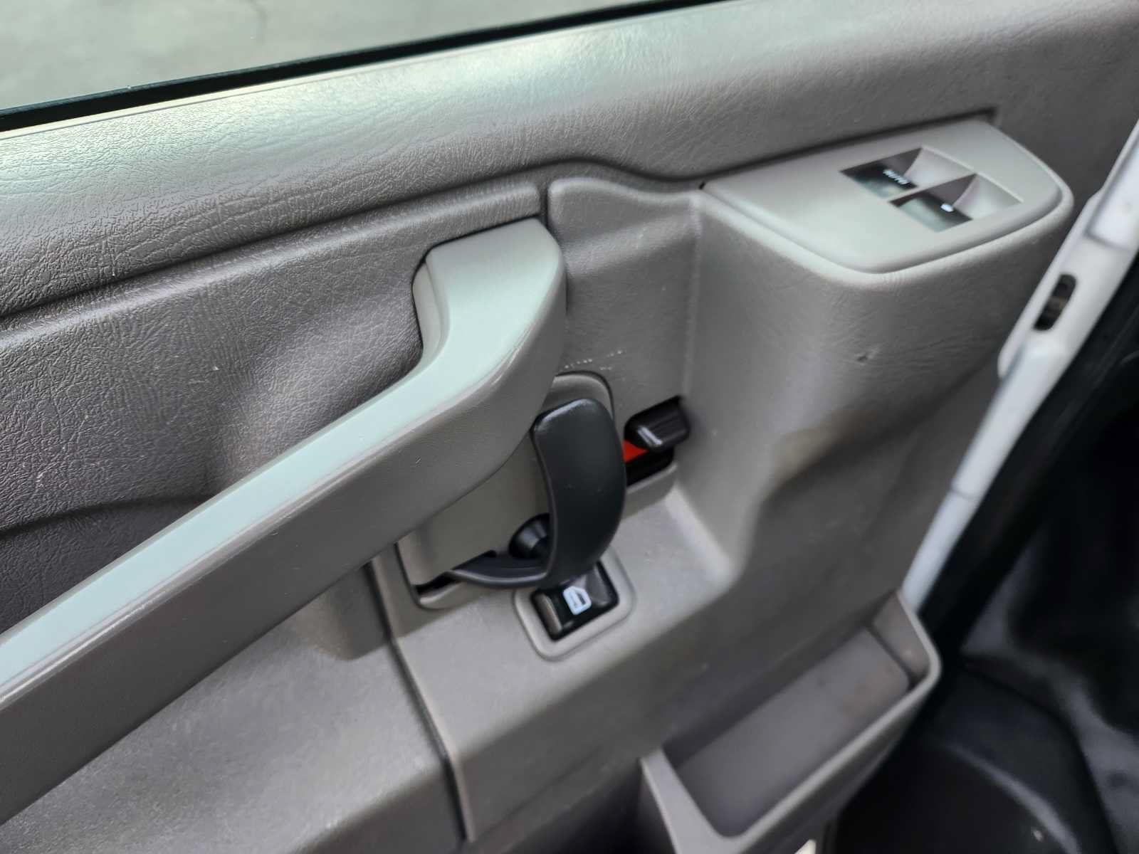 Used 2017 Chevrolet Express 2500 RWD image 11