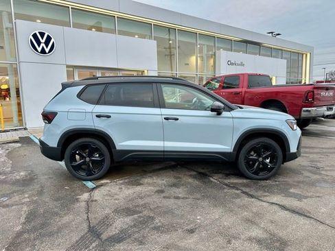New 2026 Volkswagen Taos SE AWD/4WD image 8