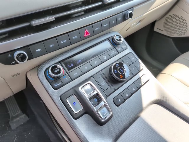 Used 2024 Hyundai Palisade Limited AWD/4WD image 18
