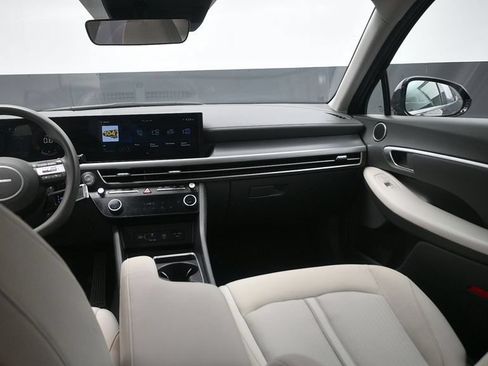 Used 2025 Hyundai Sonata SEL FWD image 19