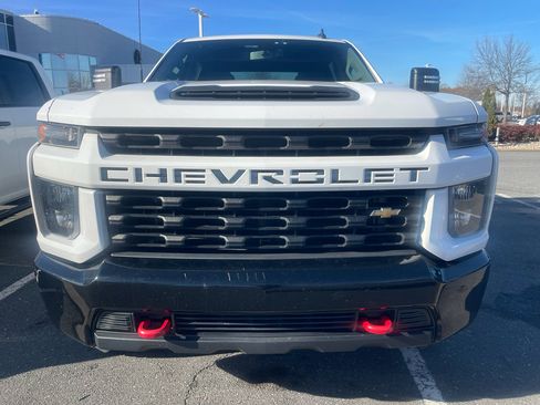 Used 2022 Chevrolet Silverado 2500 Custom w/ Custom Value Package image 3