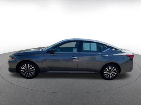 Used 2025 Nissan Altima 2.5 SV FWD image 9