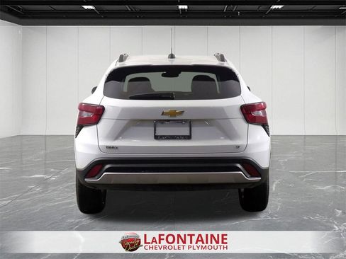 Certified 2025 Chevrolet Trax LT w/ Driver Confidence Package image 7