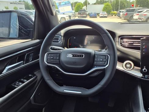 Used 2024 Jeep Wagoneer 4WD w/ Premium Group I image 17