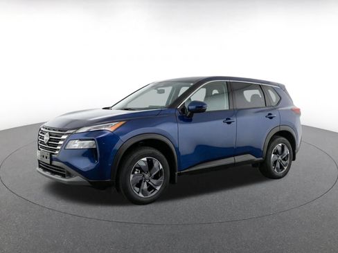 Used 2025 Nissan Rogue SV AWD/4WD image 3