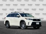 Used 2017 Toyota Highlander SE image 2