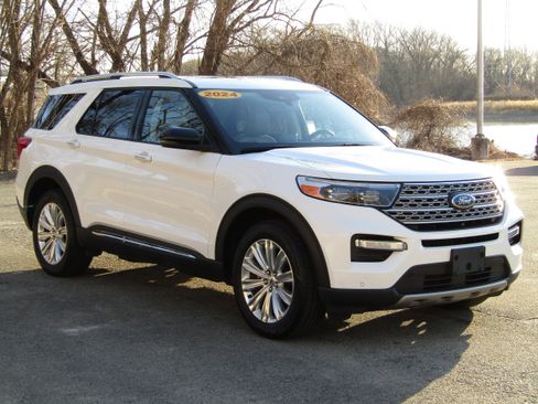 Used 2024 Ford Explorer Limited w/ Limited Technology Package image 6