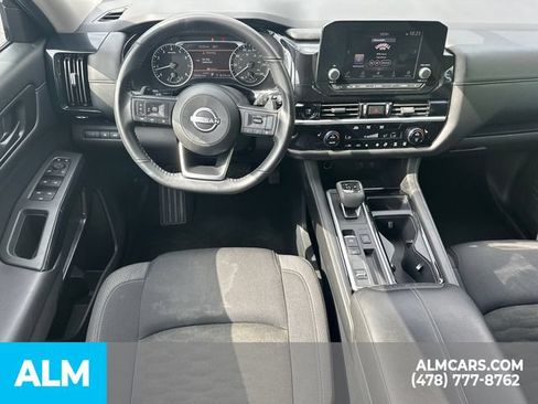 Used 2025 Nissan Pathfinder SV FWD image 28