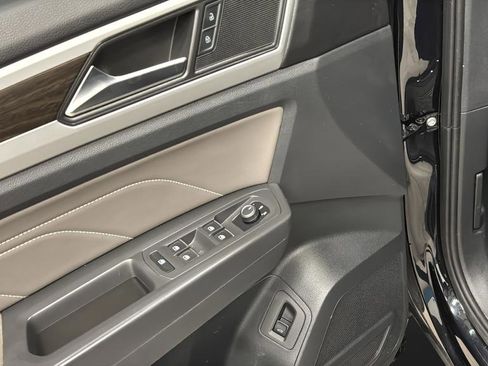 Used 2023 Volkswagen Atlas SE w/ Panoramic Sunroof Package FWD image 22
