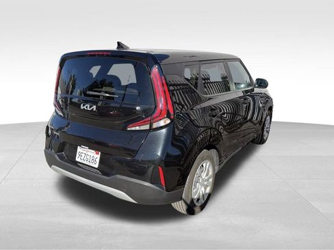 Used 2023 Kia Soul LX image 2