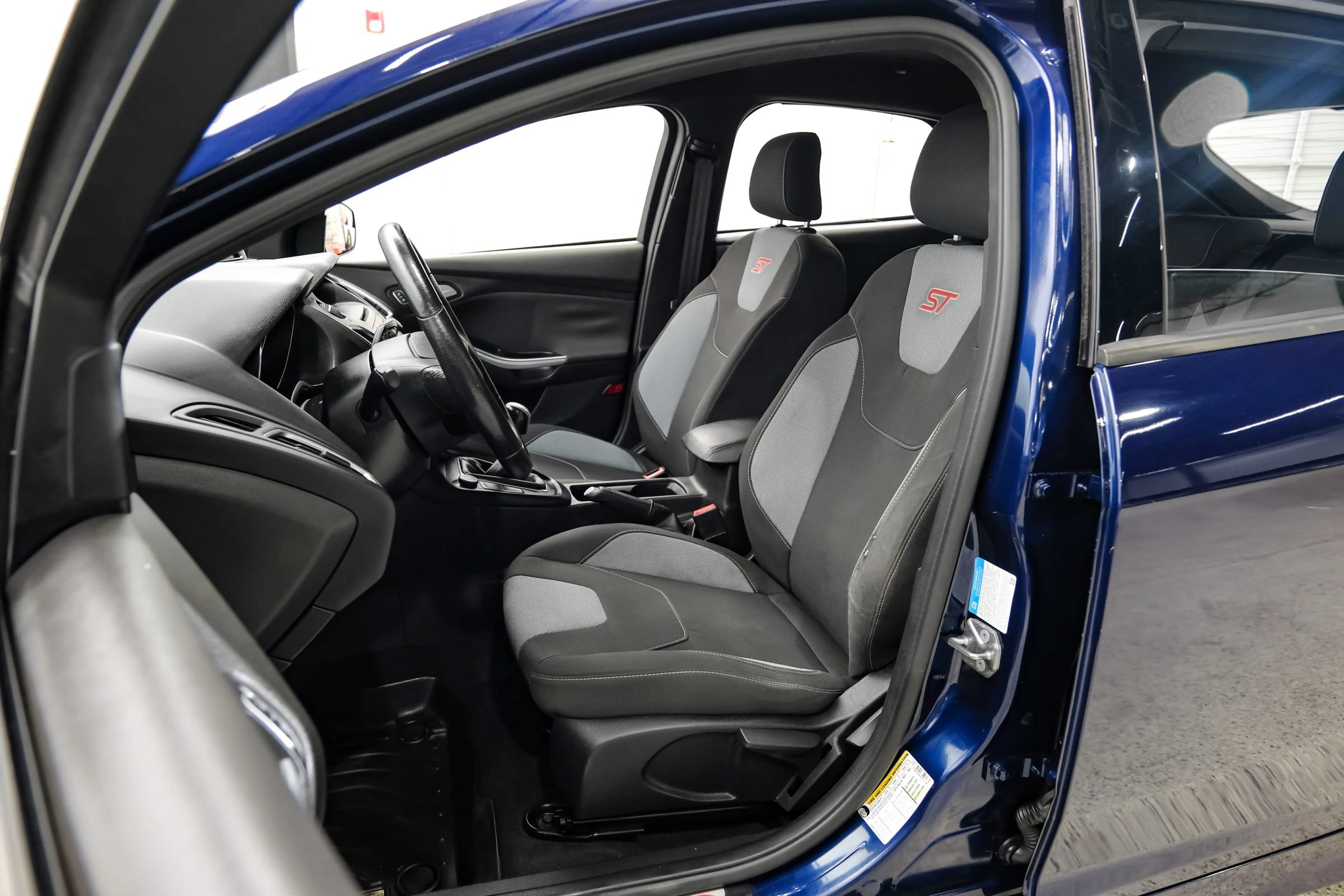 Used 2017 Ford Focus ST FWD image 41