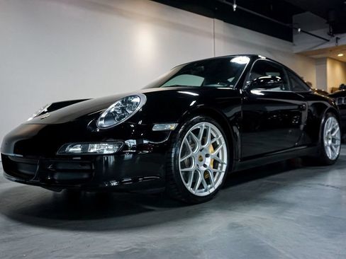 Used 2005 Porsche 911 Carrera S RWD image 90