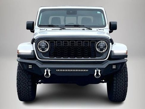 Used 2024 Jeep Gladiator Sport image 3