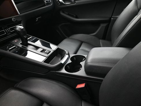 Used 2023 Porsche Macan image 22