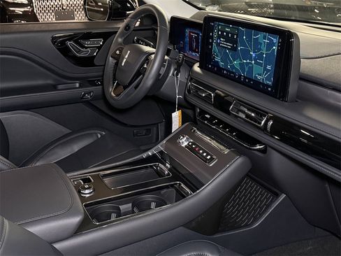 New 2026 Lincoln Aviator AWD image 7