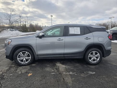 Used 2024 GMC Terrain SLE image 4