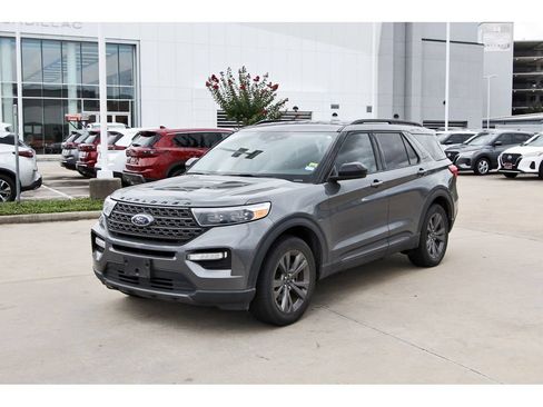 Used 2022 Ford Explorer XLT w/ Equipment Group 202A RWD image 3