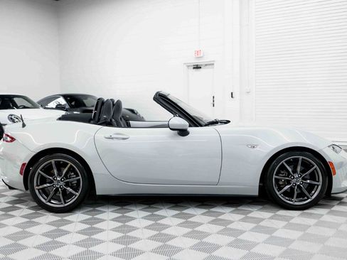 Used 2019 MAZDA MX-5 Miata Grand Touring w/ GT-S Package RWD image 11
