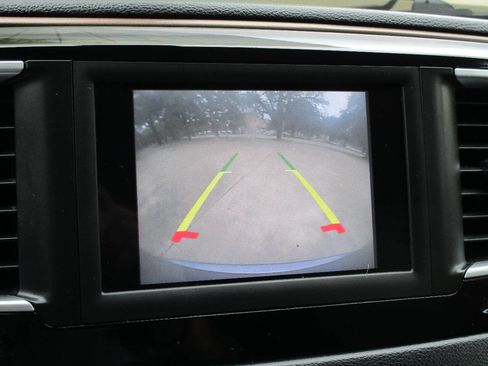 Used 2018 Chrysler Pacifica Touring-L image 21