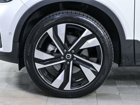 Certified 2024 Volvo XC40 B5 Ultimate w/ Protection Package AWD/4WD image 40