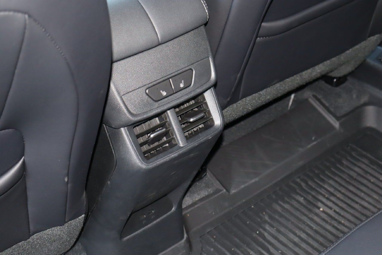 Used 2027 GMC Terrain Elevation w/ Elevation Premium Package FWD image 18