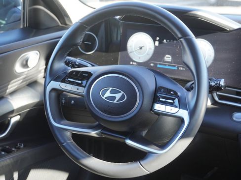Used 2025 Hyundai Elantra SEL image 27