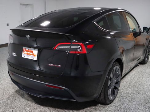 Used 2022 Tesla Model Y Performance image 7