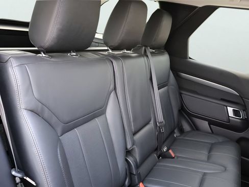Used 2018 Land Rover Discovery HSE AWD/4WD image 13