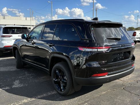 New 2025 Jeep Grand Cherokee Limited w/ Black Appearance Package image 18