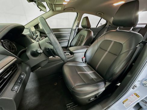 Used 2024 Nissan Altima 2.5 SR FWD image 13