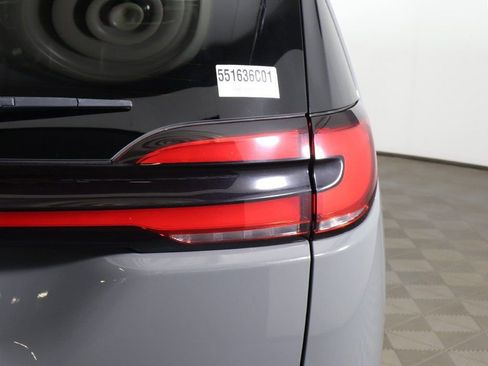 Used 2023 Chrysler Pacifica Limited image 22