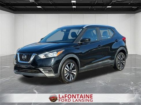 Used 2019 Nissan Kicks SV image 1