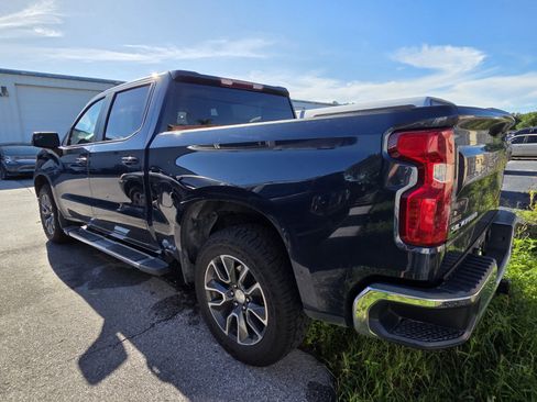 Used 2022 Chevrolet Silverado 1500 LT RWD image 4