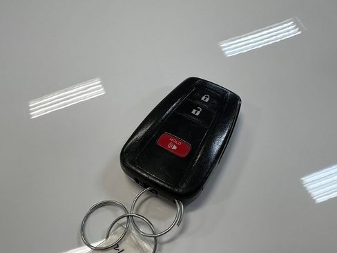 Used 2022 Toyota RAV4 XLE AWD/4WD image 34