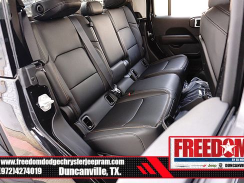 New 2025 Jeep Gladiator Sport image 16