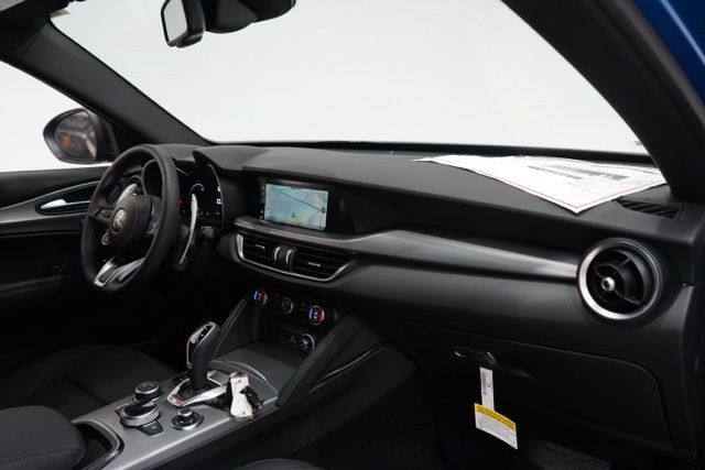 New 2025 Alfa Romeo Stelvio Sprint AWD/4WD image 15