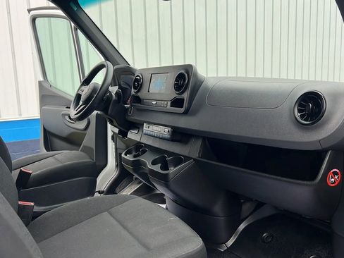 Used 2020 Freightliner Sprinter 2500 image 18