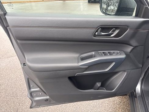 Used 2025 Nissan Pathfinder Rock Creek image 23