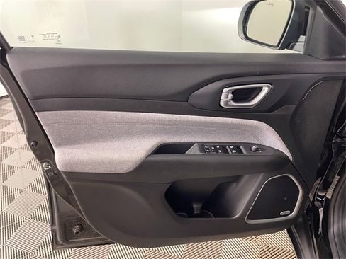 Used 2023 Jeep Compass Latitude w/ Sun and Sound Group image 16