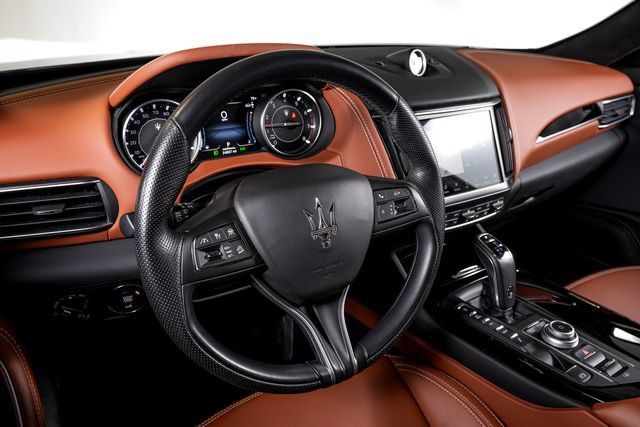 Used 2023 Maserati Levante GT AWD/4WD image 32