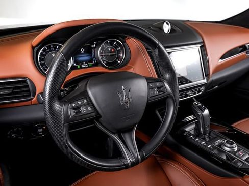 Used 2023 Maserati Levante GT AWD/4WD image 32