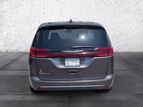 Used 2023 Chrysler Pacifica Touring-L FWD image 6