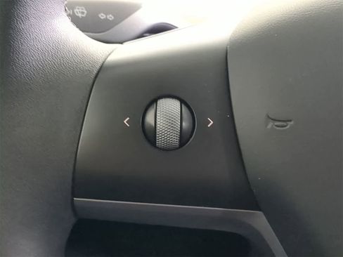 Used 2023 Tesla Model 3 Standard Range image 24