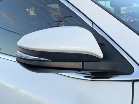Used 2019 Toyota Highlander LE FWD image 12