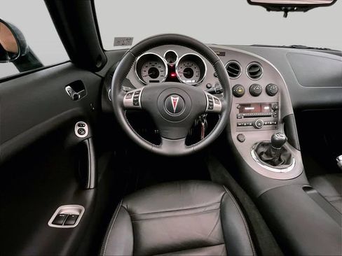 Used 2007 Pontiac Solstice Convertible w/ Premium Package RWD image 5